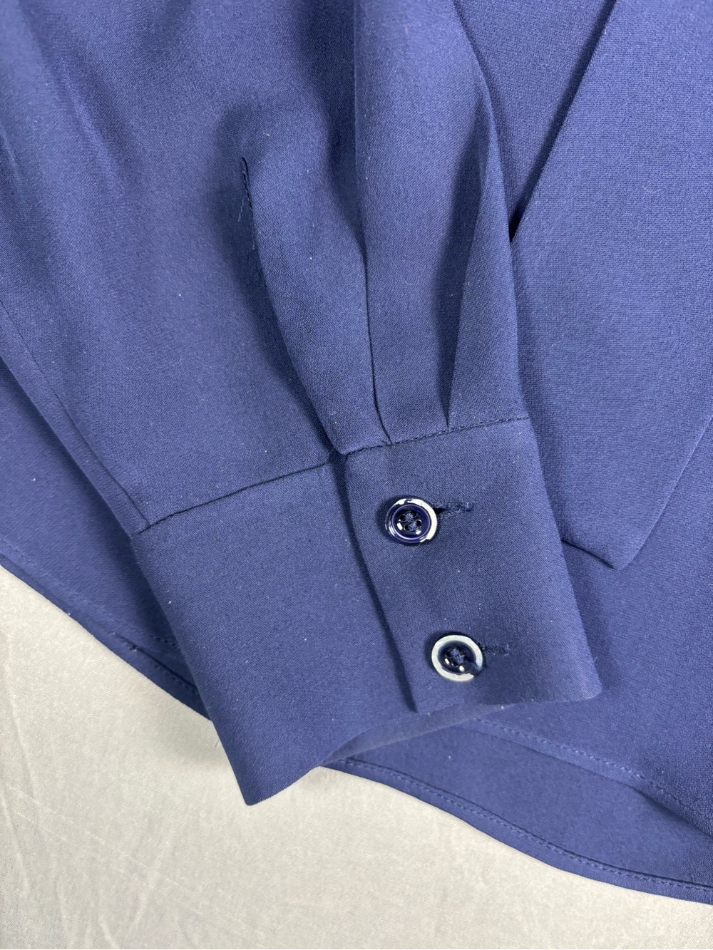 Diane Von Furstenberg 100% Silk Blouse Size 4 Navy Tie-Neck NWOT - Picture 6 of 15